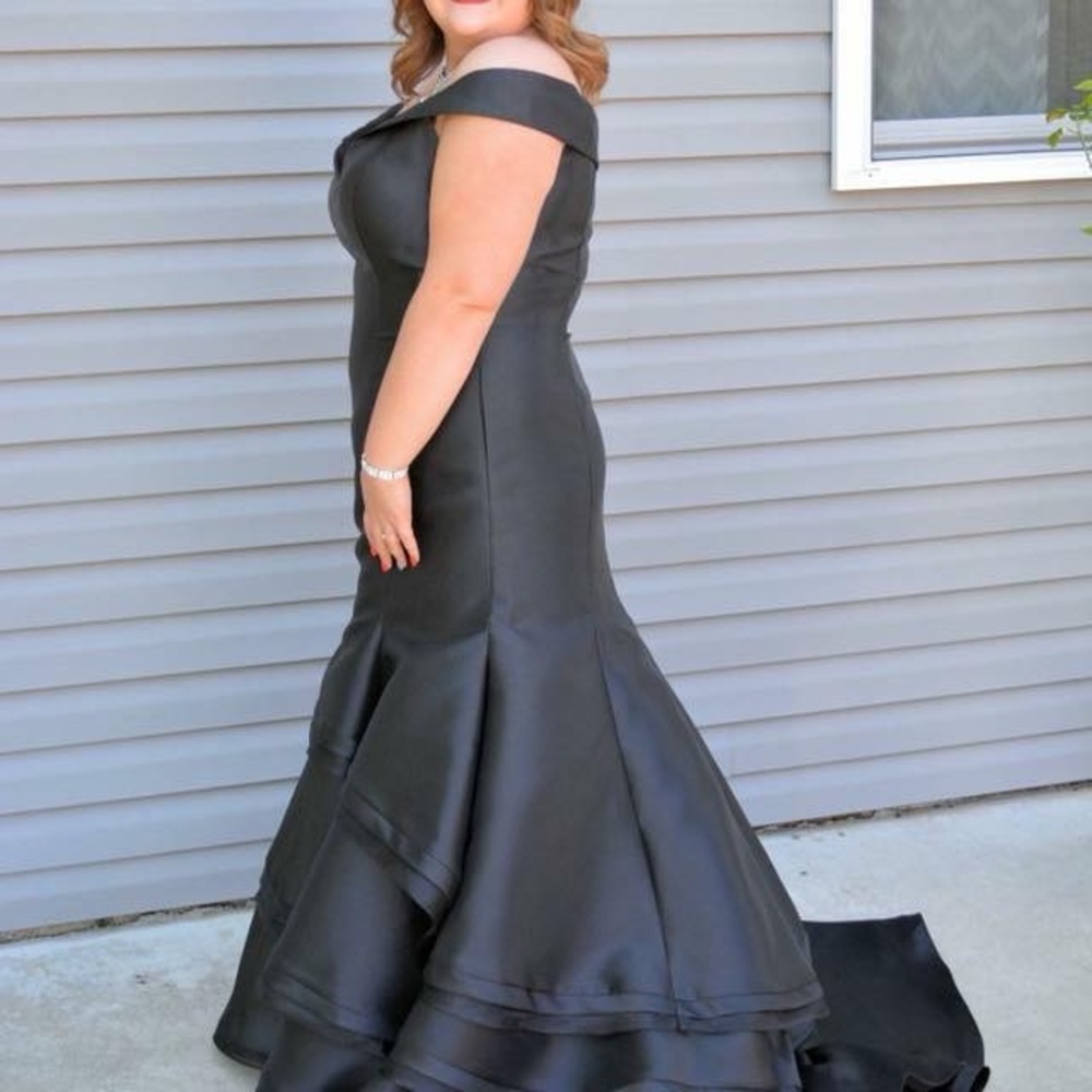 Elegant Black Off-Shoulder Evening Gown